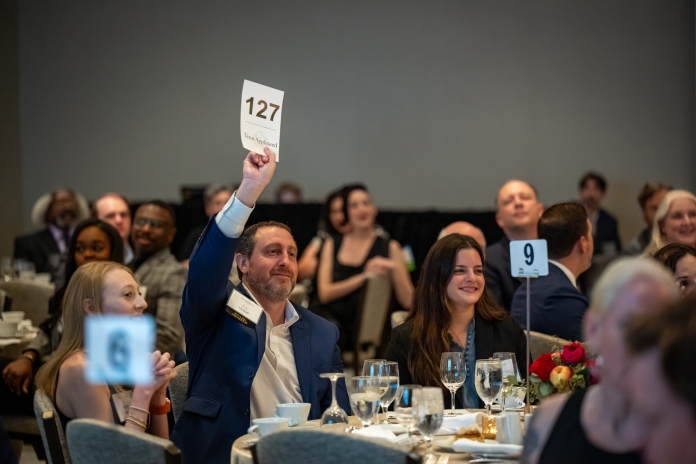 A man donating to Texas Appleseed at the Good Apple Dinner